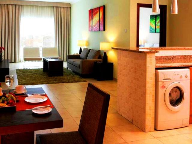 Auris Hotel Apartments Deira offers full services