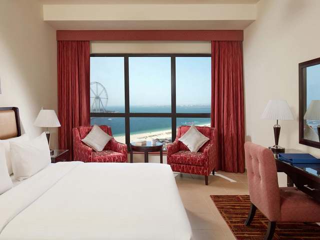 The rooms of Rawda Hotel Amwaj GBR are comfortably furnished and offer great views.