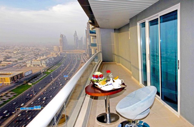 City Premiere Hotel Apartments offers panoramic views of the landmarks of Dubai and the famous Sheikh Zayed Road