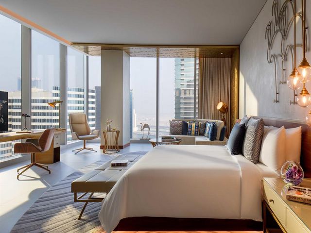 Thanks to the location of the Renaissance Dubai Hotel, its rooms offer stunning views of the city