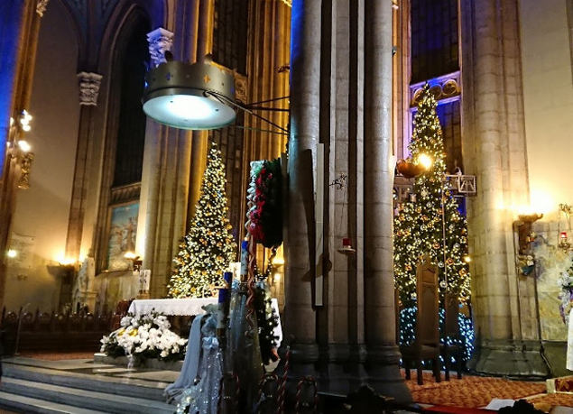 Beautiful Christmas decorations in St. Antoine Istanbul Church