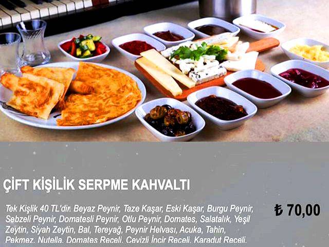 Eshq Café Istanbul features a delicious breakfast