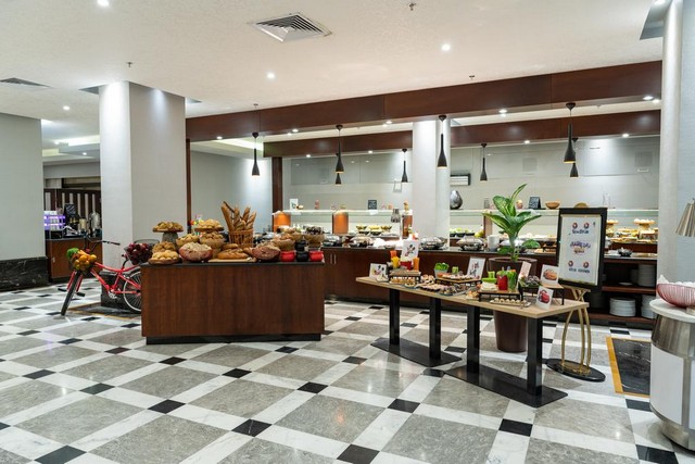Park Inn by Radisson Makkah Al Naseem offers a distinctive array of international cuisine