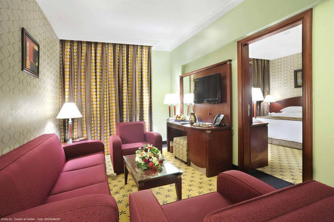 The Leader Mona Karim Hotel boasts a wonderful and comfortable seating area