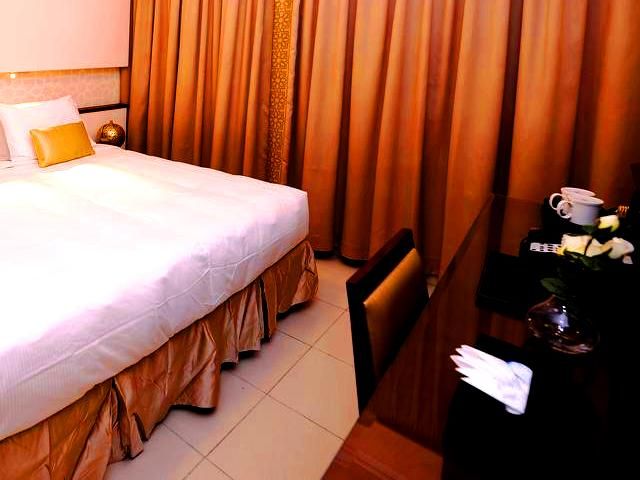 Elaf Hotel features spacious accommodations with comprehensive facilities and services