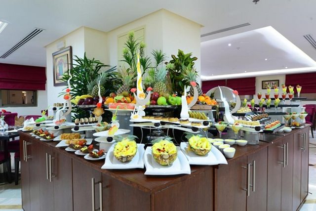 Millennium Al Aqeeq Madina offers you a varied breakfast every morning.