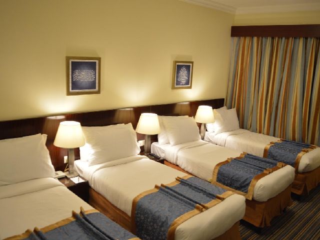 A room for up to four people in Dar Al Eiman Al Manar Hotel, Madinah 