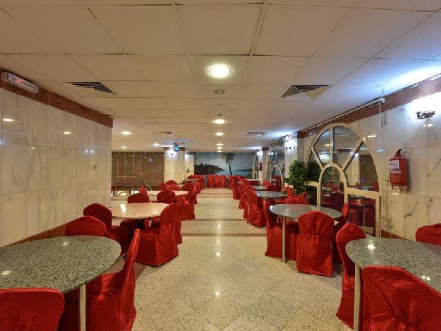 A lounge for seating at the Western Al Mukhtara Hotel Madinah 