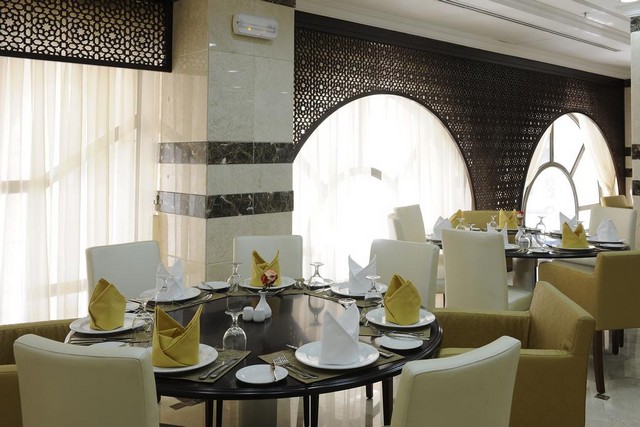 Meshal Al Salam Hotel Madinah offers an open buffet every day to visitors in its restaurant. 