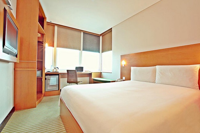 Comfortable room in a hotel close to Marina Mall Kuwait