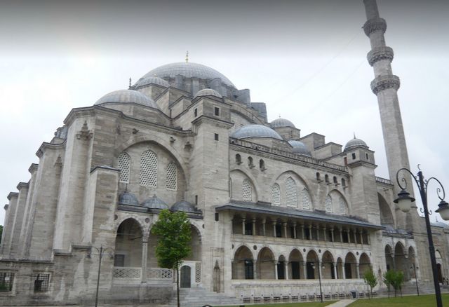 1581410679 601 The 9 best activities when visiting the Suleymaniye Mosque Istanbul - The 9 best activities when visiting the Suleymaniye Mosque, Istanbul