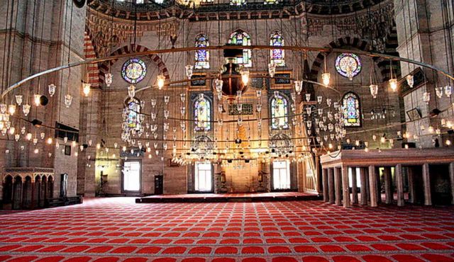 1581410679 604 The 9 best activities when visiting the Suleymaniye Mosque Istanbul - The 9 best activities when visiting the Suleymaniye Mosque, Istanbul