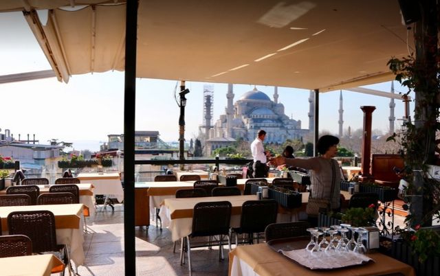 1581410719 387 The 6 best activities when visiting Sultan Ahmed Mosque in - The 6 best activities when visiting Sultan Ahmed Mosque in Istanbul