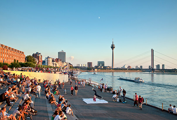 The Reinover Corniche is one of the most beautiful tourist spots in Dusseldorf