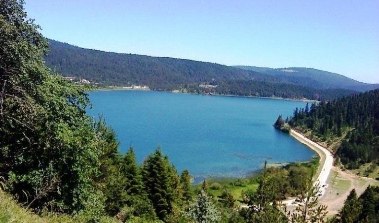 Lake Sapanca Turkey is one of the most famous tourist attractions in Sapanca 