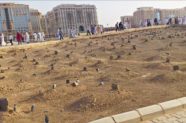 The martyrs cemetery is one of the most important landmarks of religious tourism in Medina