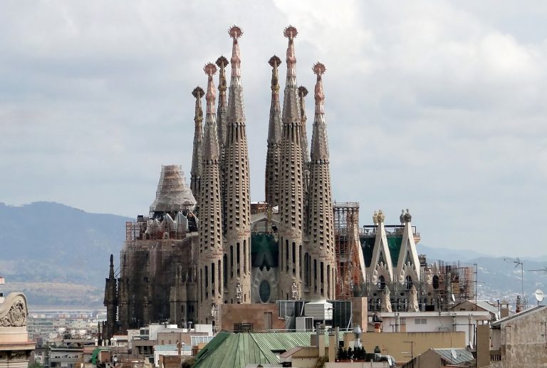 Barcelona tourism and tourist areas in Barcelona that attract tourists - Barcelona city photos