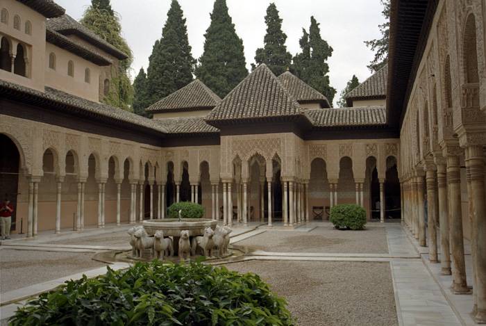 The Alhambra in Granada Learn about tourism in Granada