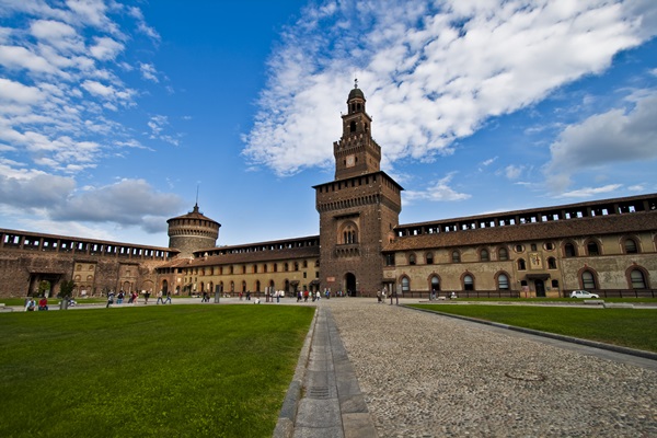 Sforzesco Castle is one of the most beautiful historical monuments in the city of Milan - Milan Pictures