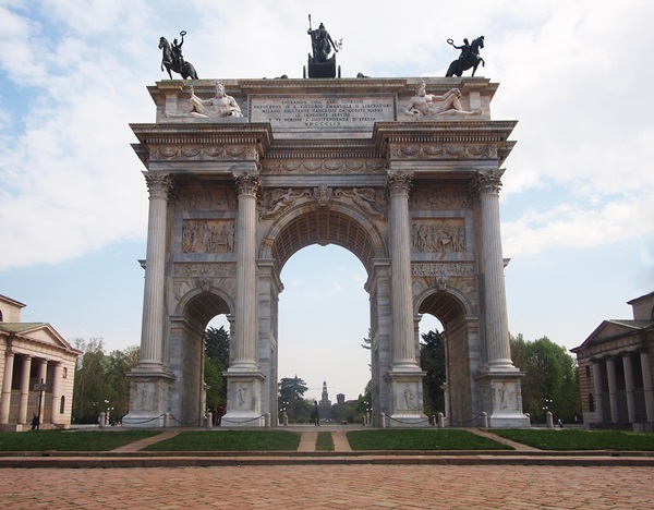 The Arch of Peace or the Arc de Triomphe is one of the most important tourist attractions in Milan - Milan Pictures
