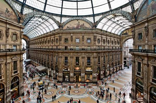 Galleria Vitoria Emanuele, one of the most important shopping areas in the italyn city of Milan - Milan city photos