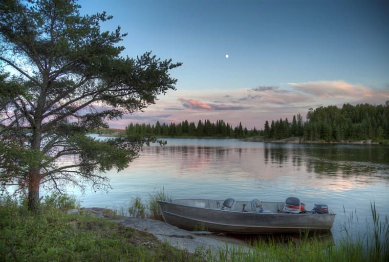 Lake Ontario is one of the most beautiful tourist places in Toronto, Canada