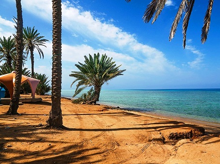 Ras Al-Shaban beach in Umluj city