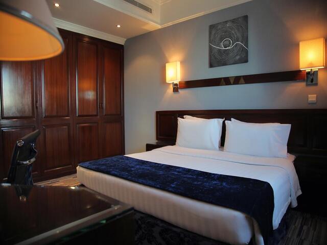 Among the alternatives to staying in the West Riyadh hotel are several apartments in West Riyadh
