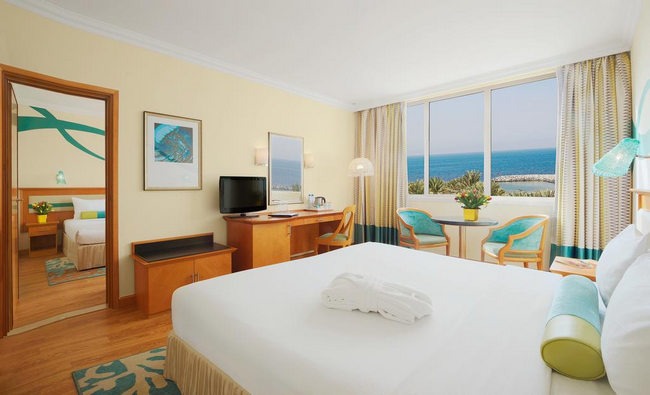 Luxury rooms with sea view in cheap resorts in Sharjah