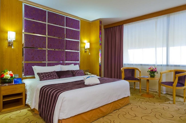Sharjah hotels on the Corniche feature luxurious rooms with elegant furnishings and decor