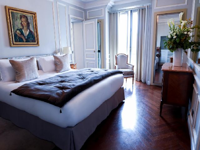 The luxury of one of the Lancaster Paris hotel rooms, among the Paris hotels close to the Champs Elysees 