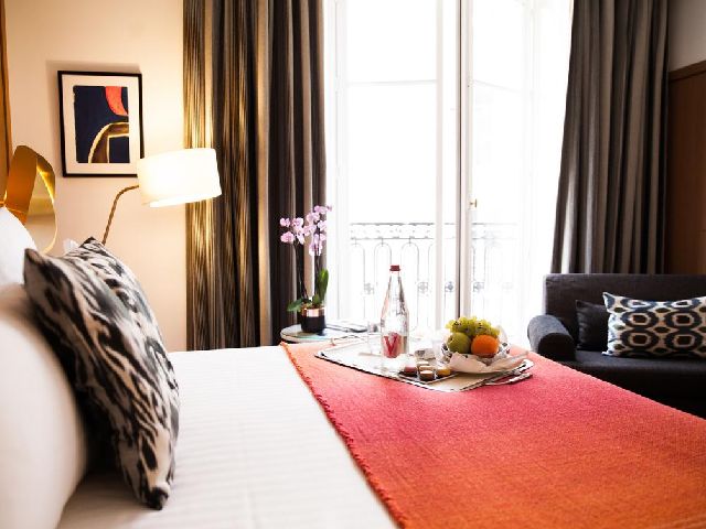 The list of the hotel near the Champs Elysées and its convenient price contains many beautiful hotels, most notably Verne Paris