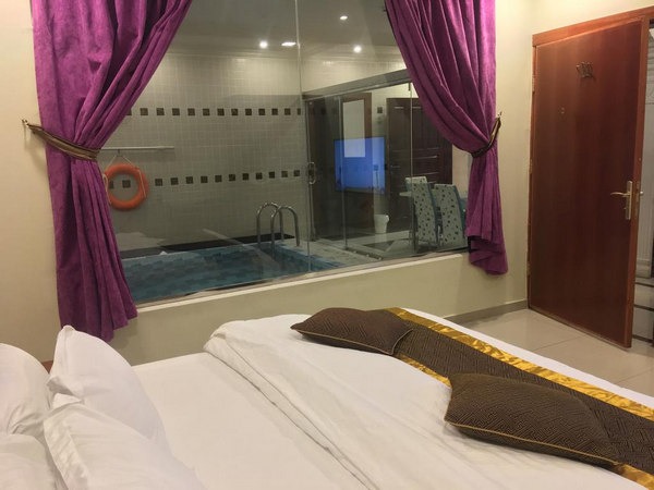 The furnished apartment rooms in Al Hada include a jacuzzi and a private pool