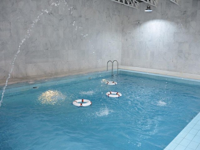 Al Salam Royal Taif contains many indoor and outdoor pools