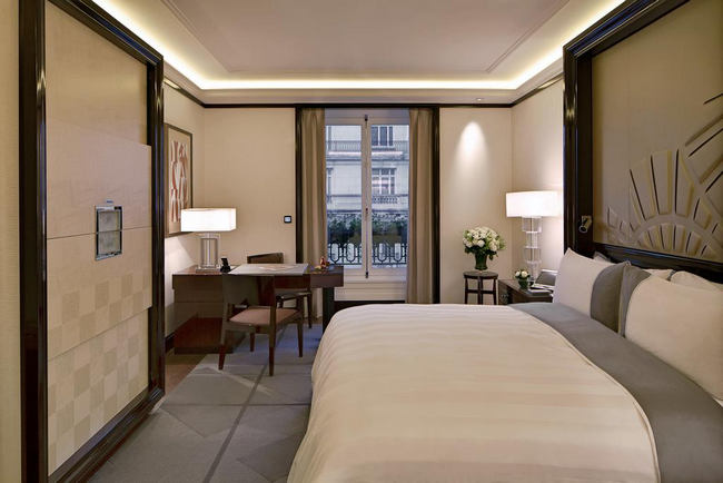 Elegant double room at the Peninsula Paris Hotel