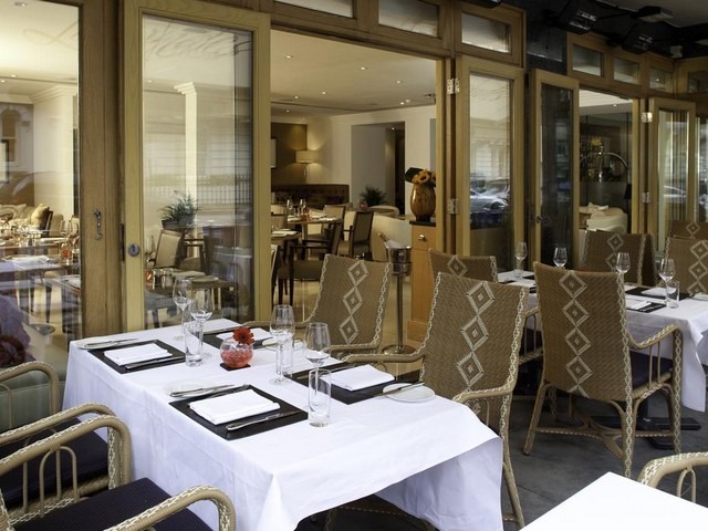 The Jumeirah Lowndes Hotel offers an international cuisine restaurant
