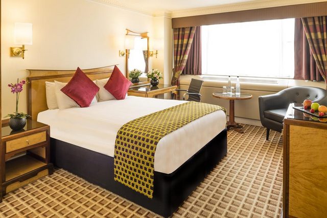 Copthorne Tara Hotel London Kensington is a convenient option that combines an excellent location with an economical price