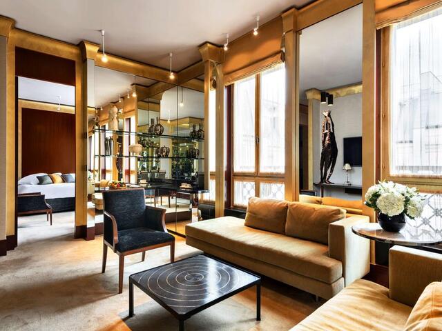 Seating and meeting the other guests in the distinctive Park Hyatt Paris
