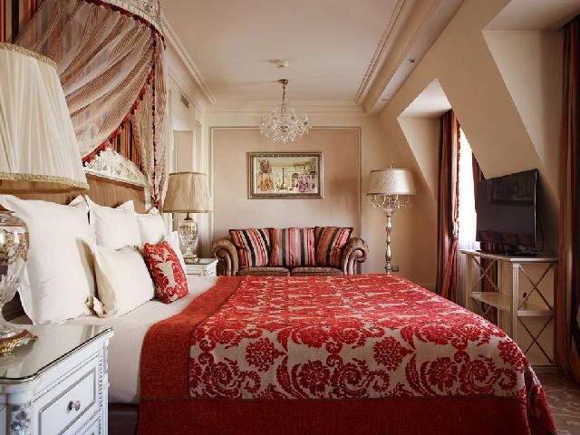 Standard room in a luxury Balzac hotel