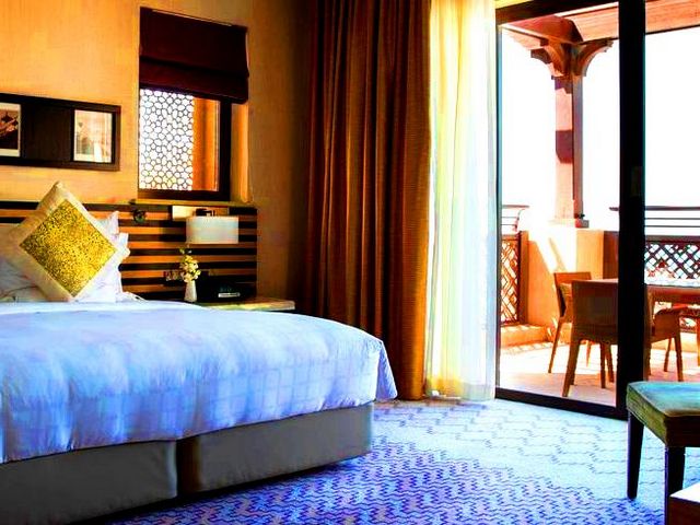 Because of its location, its charming services and facilities, Jumeirah Port Al Salam Hotel is one of the prestigious hotels in Dubai.