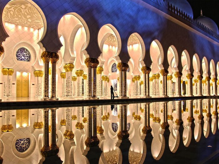 A wonderful sight from inside the Sheikh Zayed Mosque
