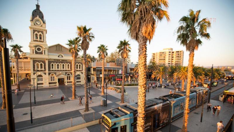 Adelaide bustling chic dont miss her visits - Adelaide bustling chic don't miss her visits