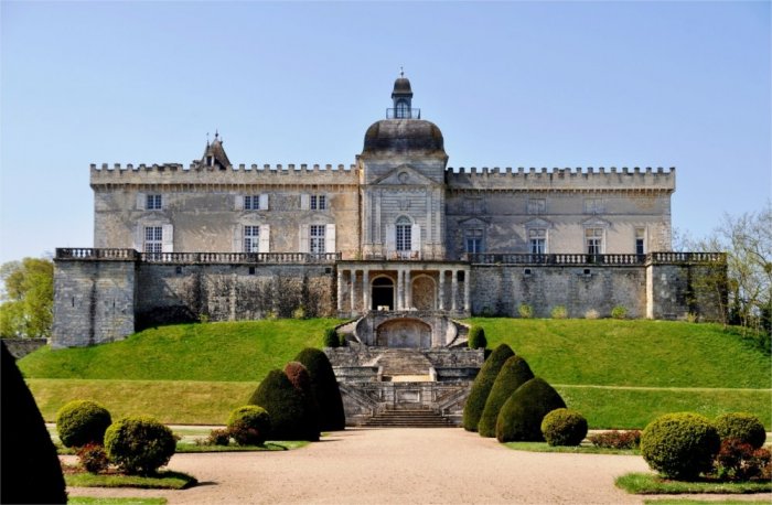     The most beautiful historical palaces in Bordeaux