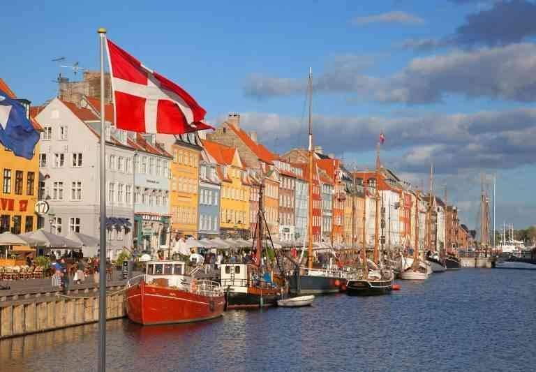 Denmarks customs and traditions .. Workmanship friendliness and equality are - Denmark's customs and traditions .. Workmanship, friendliness and equality are the most important characteristics of the happiest people in the world