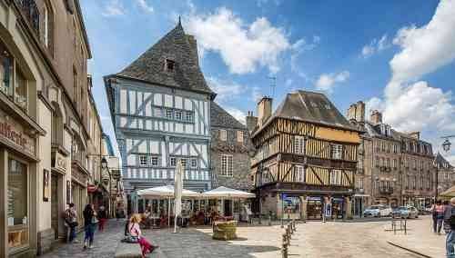 Enjoy in the French rural village of Dinan ... facts - Enjoy in the French rural village of Dinan ... facts and information