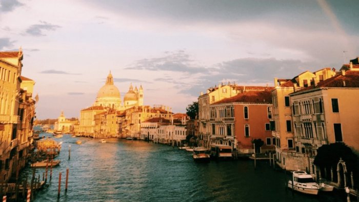 Find out the most important things you should not do when traveling to Venice