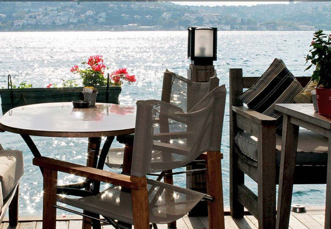 Direct view of the sea from Ishk Café Istanbul 