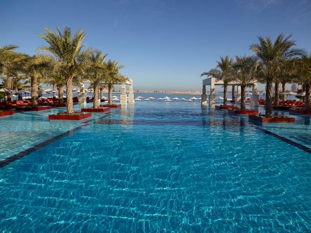     Saraya Zabeel Hotel has an upscale outdoor pool