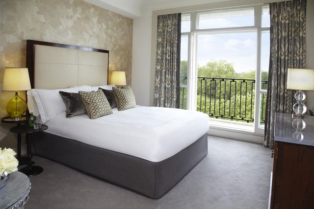 Berkeley Hotel London offers modern rooms with views of Hyde Park 