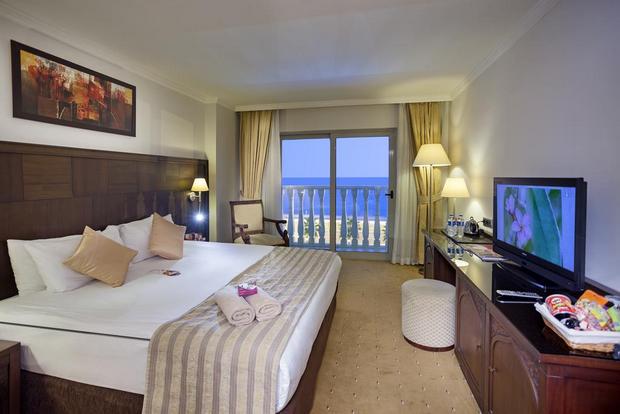 Report on the Crowne Plaza Hotel Antalya - Report on the Crowne Plaza Hotel Antalya